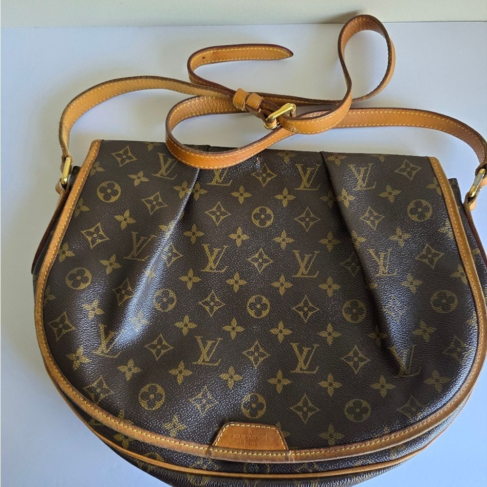 Louis Vuitton Menilmontant MM - Picture 3 of 16